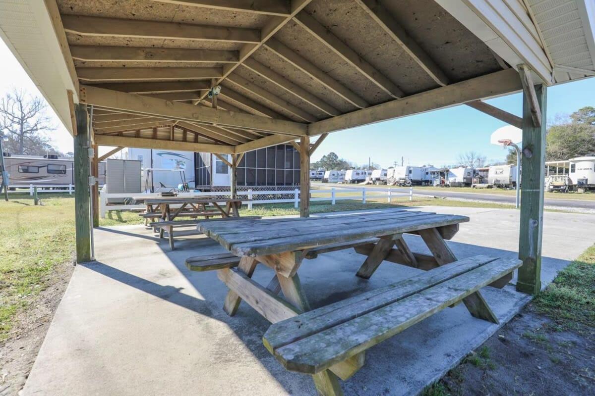 2Br Pet Friendly Home In Sneads Ferry With Parking Extérieur photo