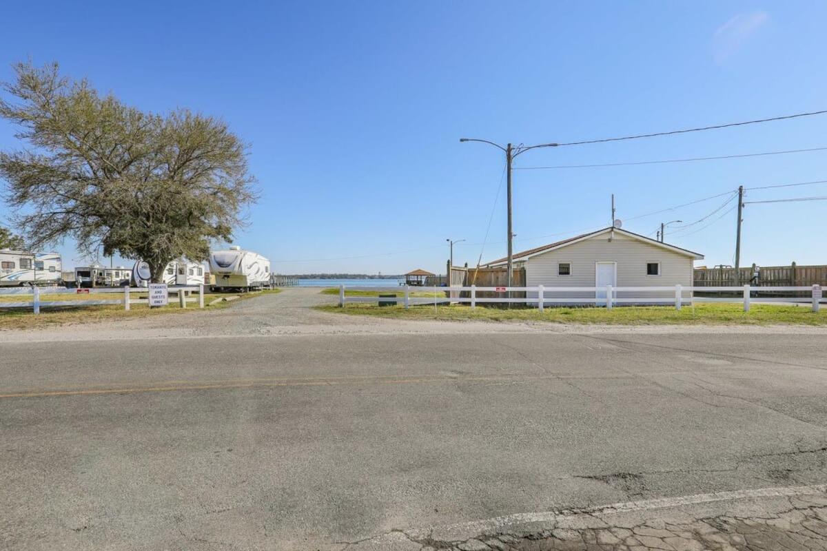 2Br Pet Friendly Home In Sneads Ferry With Parking Extérieur photo