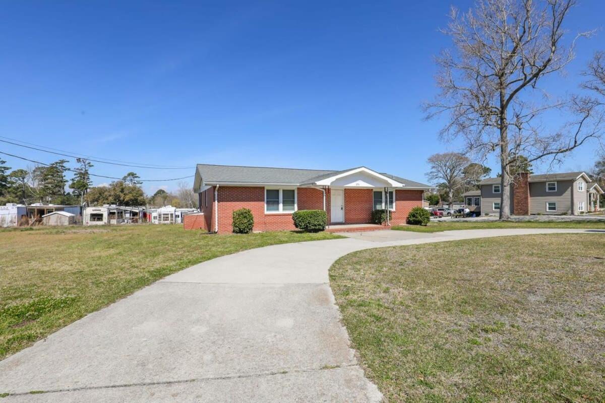 2Br Pet Friendly Home In Sneads Ferry With Parking Extérieur photo